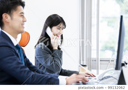 商務辦公室電話女人打電話微笑 99132062