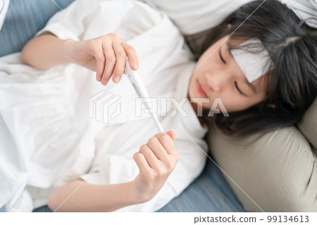 體溫計發燒降溫片少女 99134613