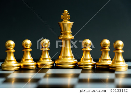 Gold king chess piece stand with pawn on black background (Concept of teamwork, management) 99135182