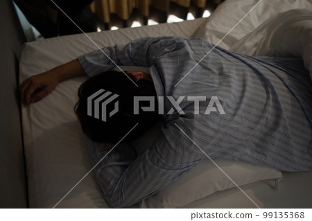 臥室和40多歲的男人 99135368