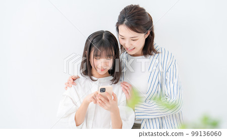 Parents and children, smartphones, kids' mobile phones 99136060