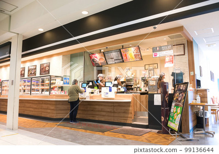 在商場點快餐 99136644