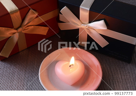 two boxes of gifts two boxes of gifts 99137773