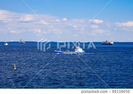 Coastal ship A ship working off Honmoku, Yokohama Port (Symbol Tower Park) 99138050