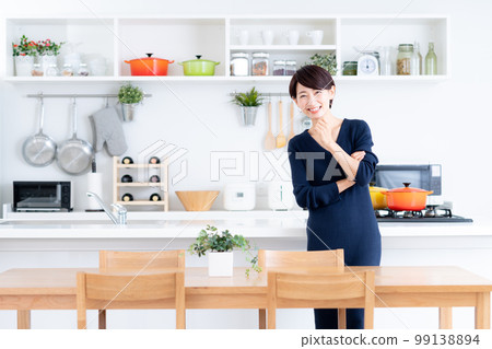 Middle-aged woman in the kitchen 99138894