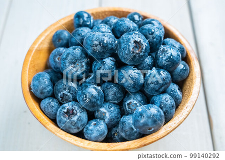 blueberry bilberry fruit 99140292