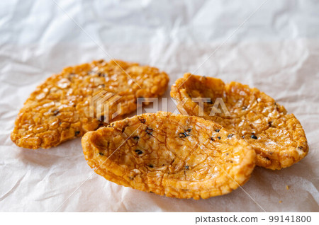 芝麻炒米果 芝麻炒米果 99141800