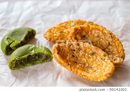 茶饅頭和炒米果 99141801