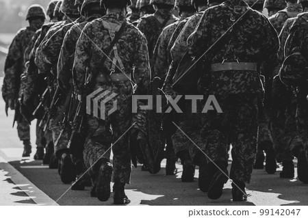 Lined Japanese infantry 99142047