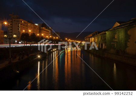 小樽運河的夜景 99142252