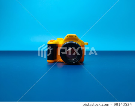 The yellow camera in the middle with a blue background The yellow camera in the middle with a blue background 99143524