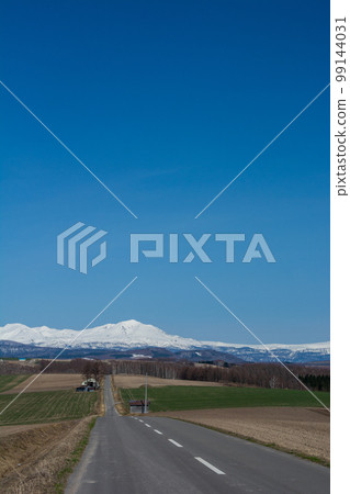 春季丘陵山地和剩余雪大雪山山脈 99144031