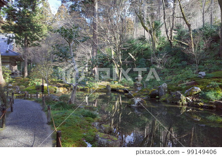 Scenery of Benten Pond_Ohara Sanzenin Temple_Yuseien 99149406
