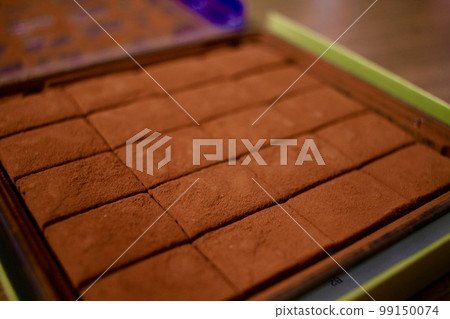 Raw chocolate on Valentine's Day 99150074