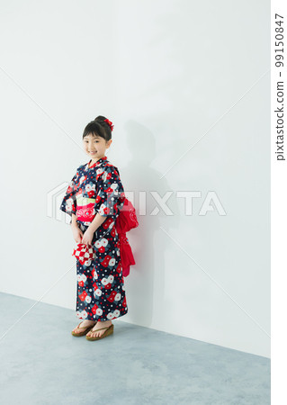 穿著浴衣的小學生 99150847