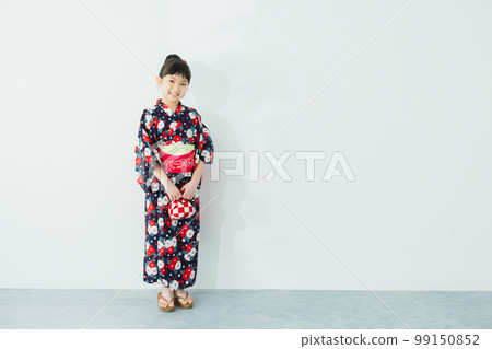 穿著浴衣的小學生 99150852