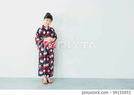 穿著浴衣的小學生 穿著浴衣的小學生 99150853