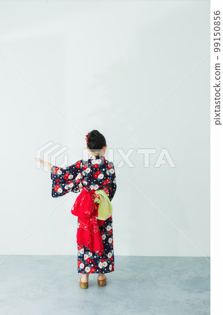 穿著浴衣的小學生 99150856