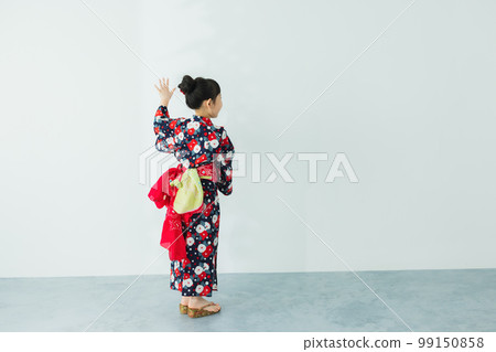 穿著浴衣的小學生 99150858