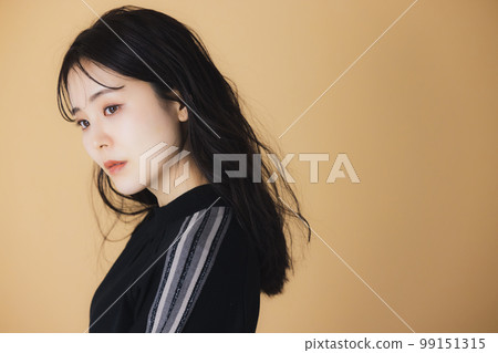 黑色長頭髮的女人 黑色長頭髮的女人 99151315