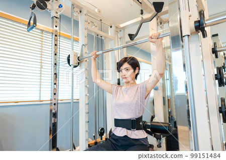 Middle-aged woman doing muscle training at the gym 99151484