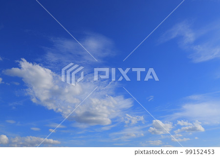 Blue sky and white clouds 99152453
