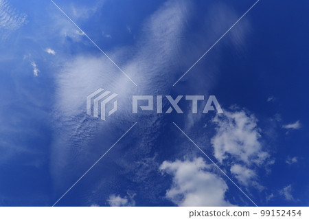 Blue sky and white clouds 99152454