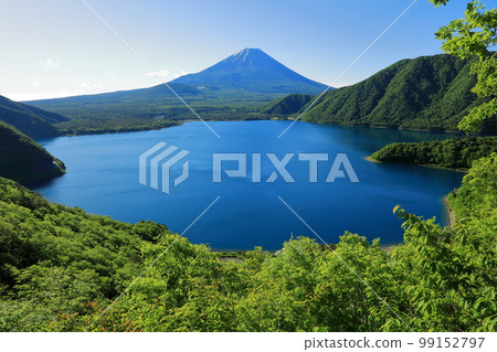 Summer Fuji seen from Nakanokura Pass Summer Fuji seen from Nakanokura Pass 99152797