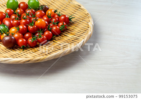 Mini tomato table photo Mini tomato table photo 99153075
