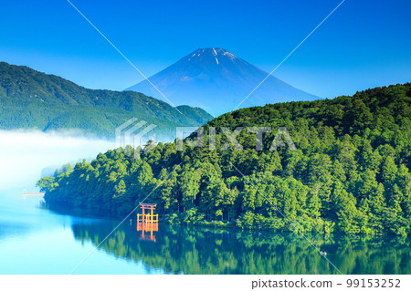 View of Hakone Shrine Torii and Mount Fuji on Lake Ashi View of Hakone Shrine Torii and Mount Fuji on Lake Ashi 99153252