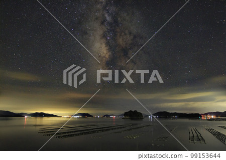 瀨戶內的夏日星空,流經島波的銀河 瀨戶內的夏日星空,流經島波的銀河 99153644