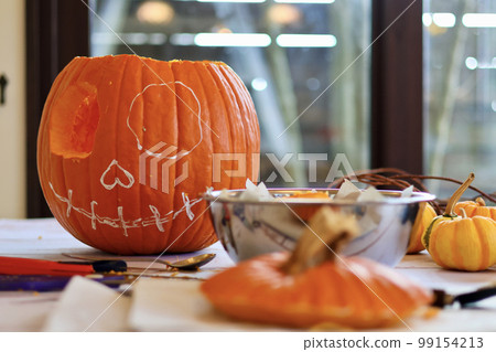 圍裙女人製作的萬聖節南瓜燈 How to make a Halloween lantern 圍裙女人製作的萬聖節南瓜燈 How to make a Halloween lantern 99154213