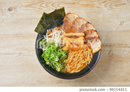 注)蒸汽是合成的。味噌拉麵,味噌拉麵,味噌叉燒面。 注)蒸汽是合成的。味噌拉麵,味噌拉麵,味噌叉燒面。 99154851