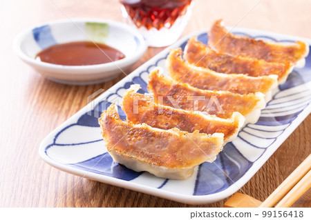 eat fried dumplings 99156418