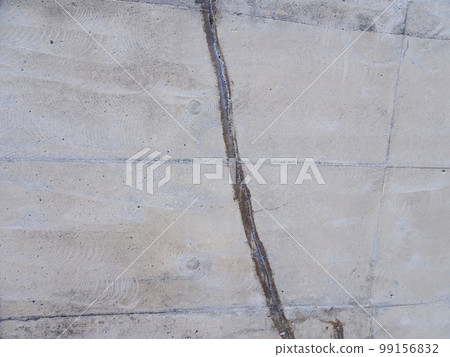 Repairing cracks in the outer wall (primer application before filling with filler after V-cut) 99156832