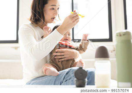 Baby dislikes baby food 99157074