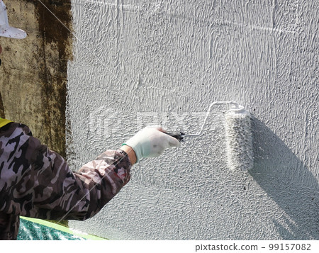 Concrete retaining wall spalling prevention work (Material distribution by sand roller) 99157082