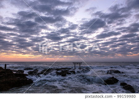 Morning at Kamiiso, a scenic spot for sunrise on the Oarai coast Morning at Kamiiso, a scenic spot for sunrise on the Oarai coast 99159980