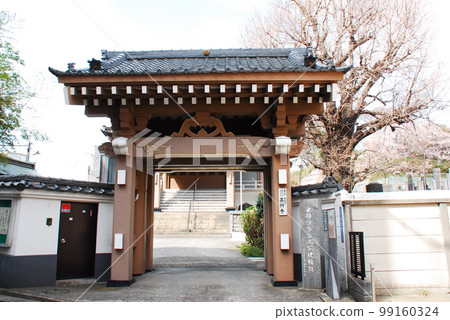 The temple gate of Jingyoji Temple, which was the French legation at the time of the opening of the port of Yokohama in Kanagawa Post on the old Tokaido (Kanagawa Ward, Yokohama City) 99160324