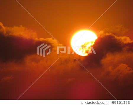 a Sun rays , the summer sunset at hong kong a Sun rays , the summer sunset at hong kong 99161338