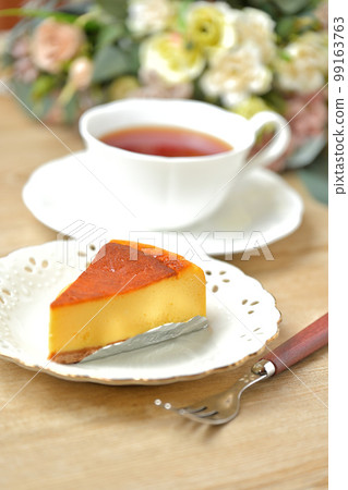 稀有的芝士蛋糕、紅茶和西式蛋糕甜點的下午茶時間。 99163763