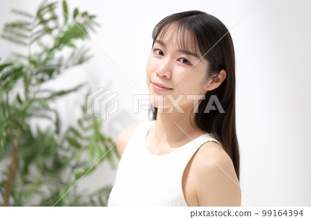 美麗的年輕女子 99164394