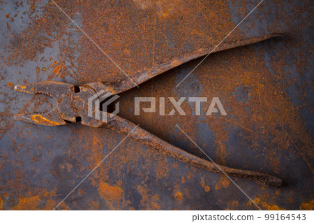 Old rusty tools 99164543
