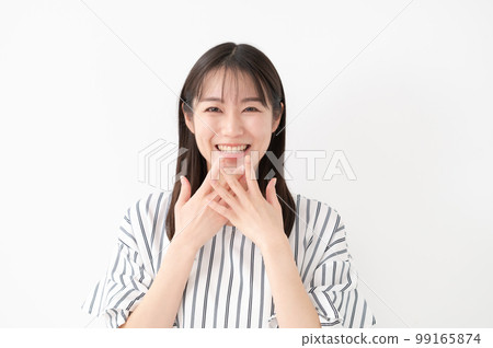 女性白色背景感到驚訝 99165874