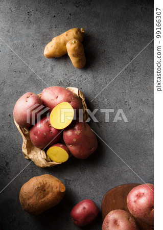 Large pink potatoes for planting in the ground 99166307