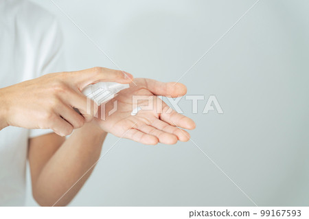 Man holding lotion Men's cosmetics Men's cosmetics 99167593