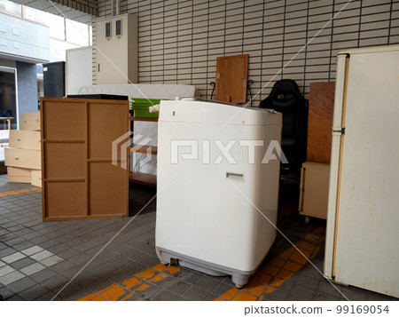 Sorted oversized garbage 99169054