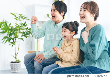 Parents and children excited to watch TV 99169243