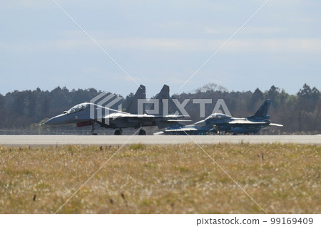 印度空軍蘇霍伊 Su-30MKI 滑行 印度空軍蘇霍伊 Su-30MKI 滑行 99169409