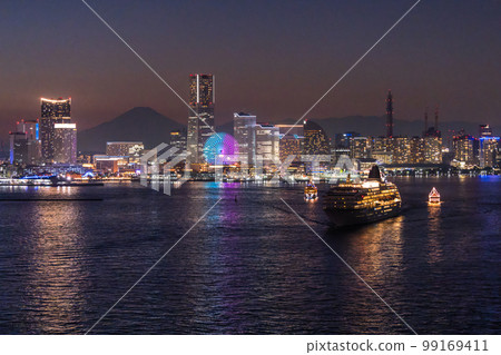 "Kanagawa Prefecture" A panoramic view of the night view of Yokohama and the luxury liner departing from the port, Mt. Fuji "Kanagawa Prefecture" A panoramic view of the night view of Yokohama and the luxury liner departing from the port, Mt. Fuji 99169411